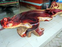 花梨木根雕艺术茶几(图片由广西源野提供)